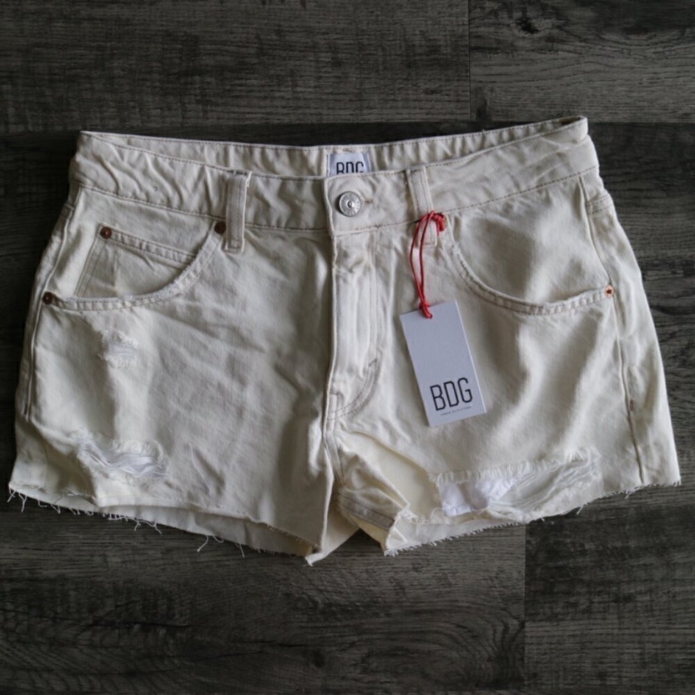 NWT Urban Outfitters Denim Shorts Size 25 Low Rise Harri Neutral Cream Color